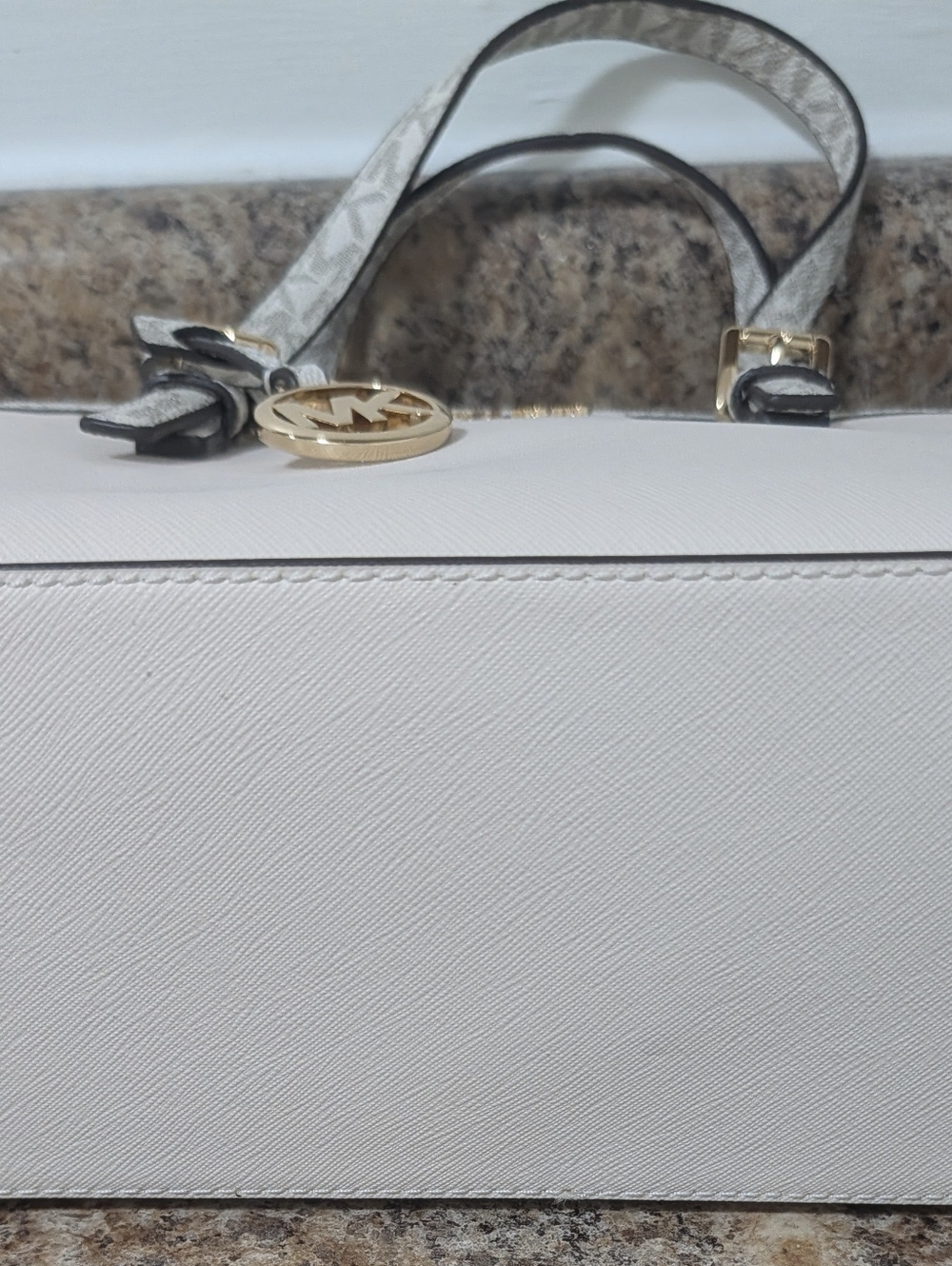 NWT Michael Kors Jet Set Tote  Cream and White Saffiano Tote with Gold Hardware - Picture 8 of 10